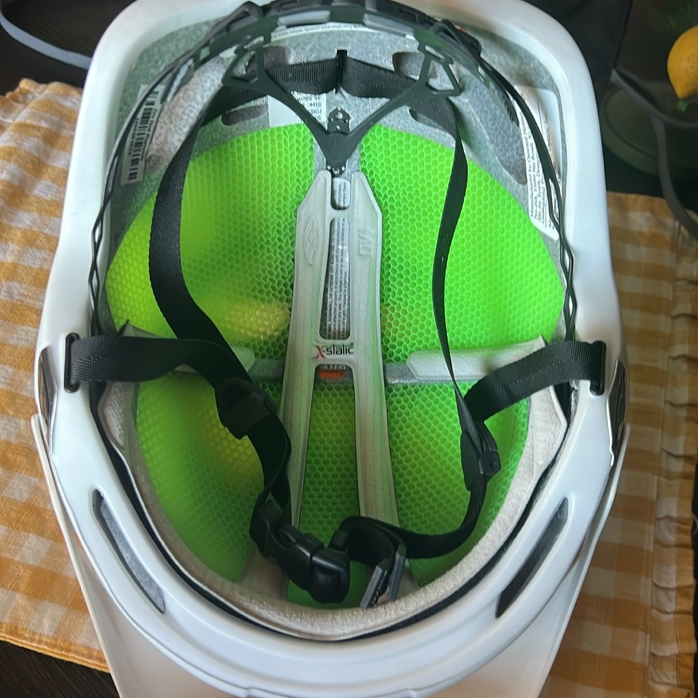 Smith Forefront trail helmet size M. Worn a few times in great condition.💚🩶🤍 - Picture 6 of 12